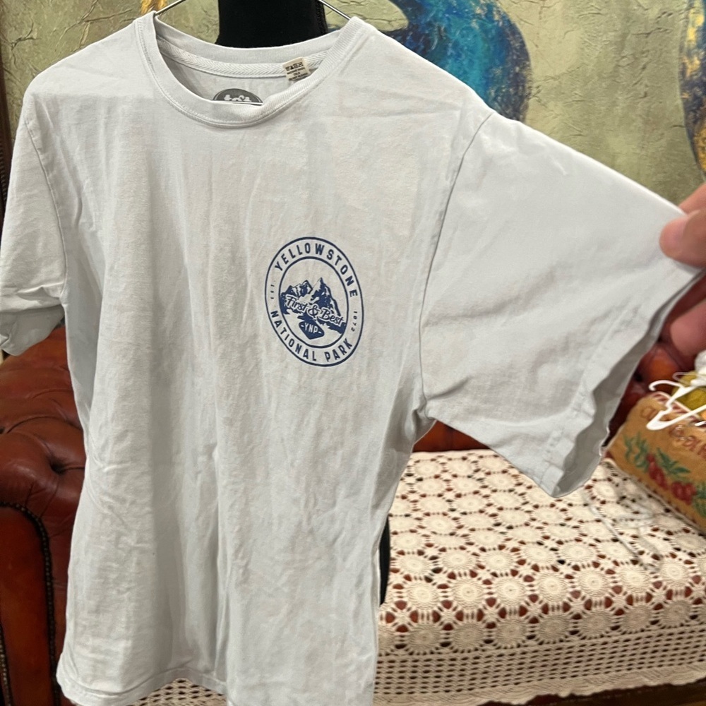 Yellowstone National Park Graphic Tee - White size small - Picture 5 of 8